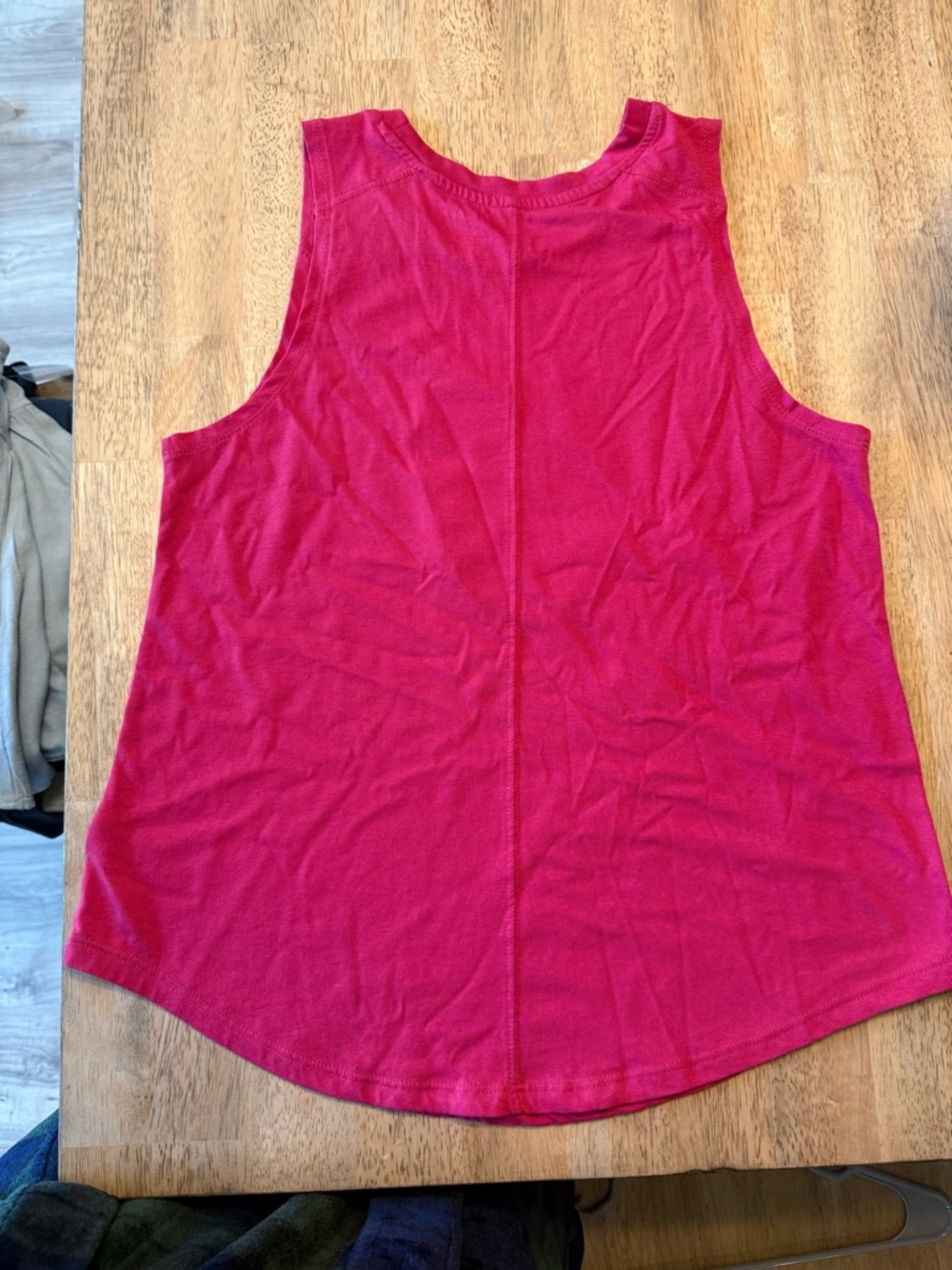 Peloton Women’s Raspberry Gradient Logo Muscle Tank - Picture 3 of 3